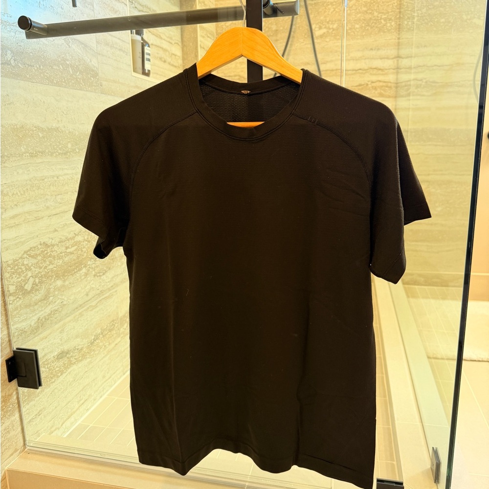 lululemon athletica Black Short Sleeve Tee